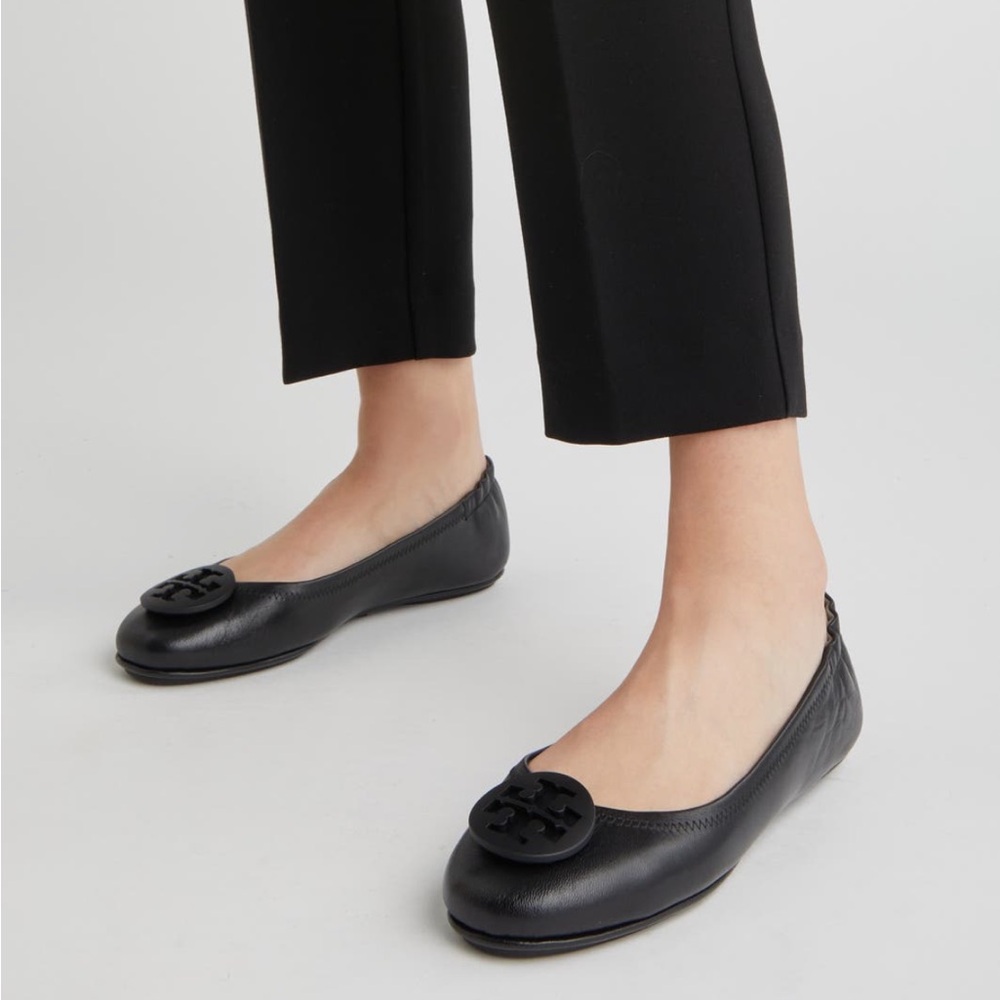 NWT Tory Burch black ballet flats in box with travel bag